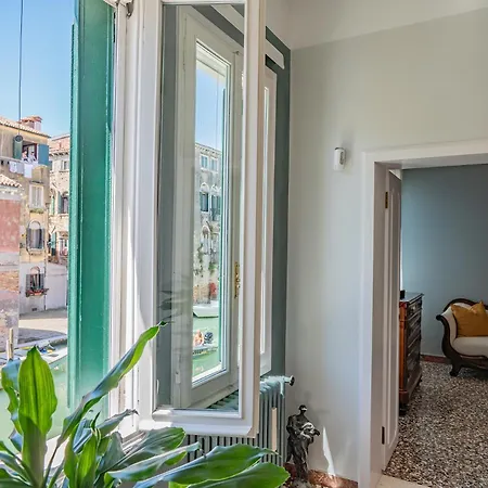 Apartment Casa Della Sensa 1 Garden & Canal View Venedig