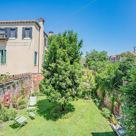Casa Della Sensa 1 Garden & Canal View Venedik